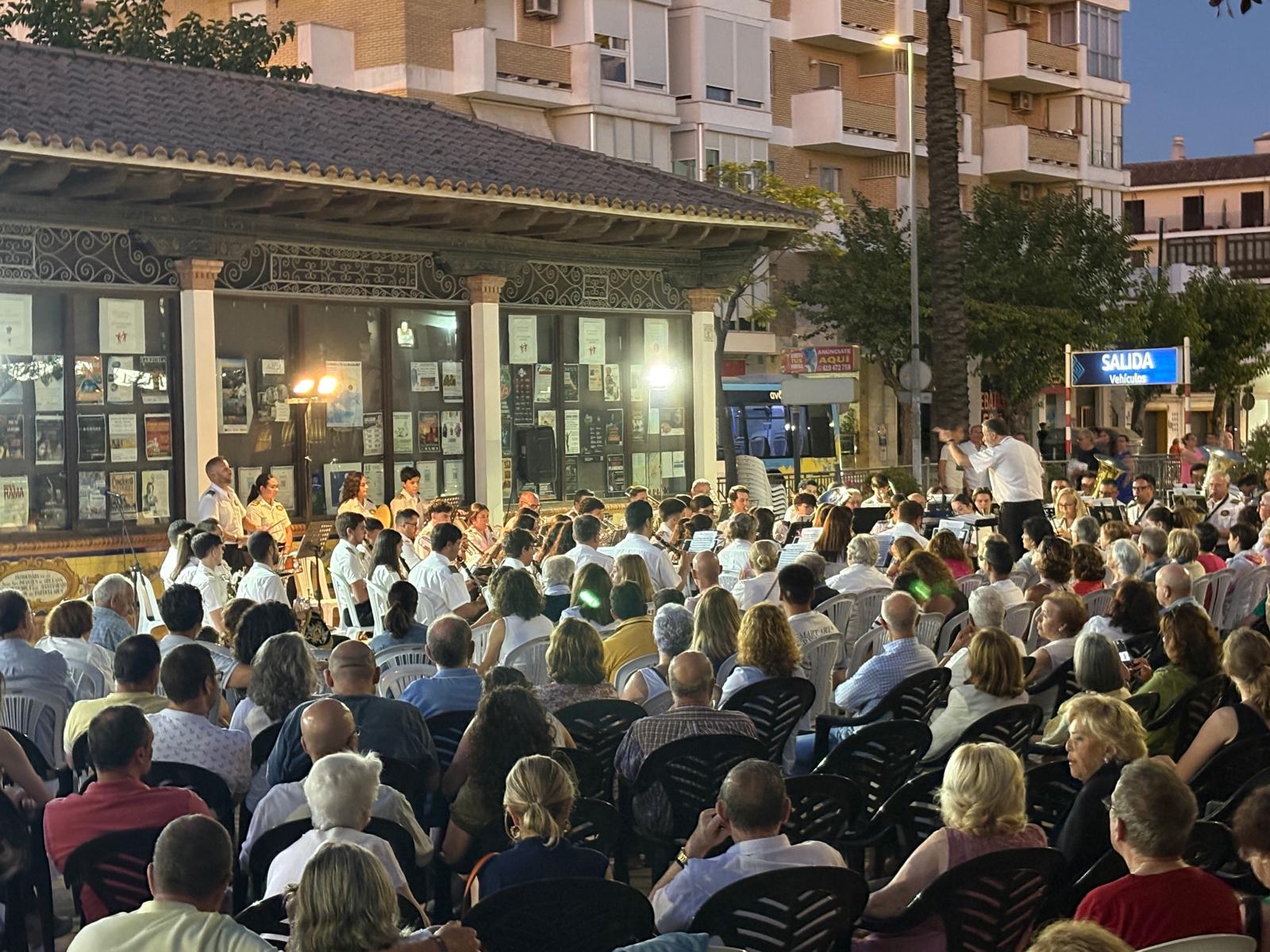 La Banda Julián Cerdán durante el concierto que ofreció ante numerosos público. La Banda Julián Cerdán durante el concierto que ofreció ante numerosos público.