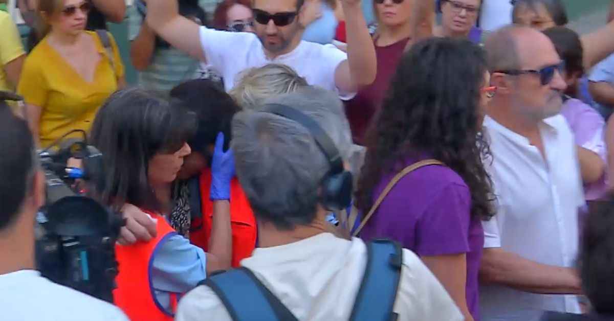 Juana Rivas, atendida este pasado martes por sanitarios. Juana Rivas, atendida este pasado martes por sanitarios.