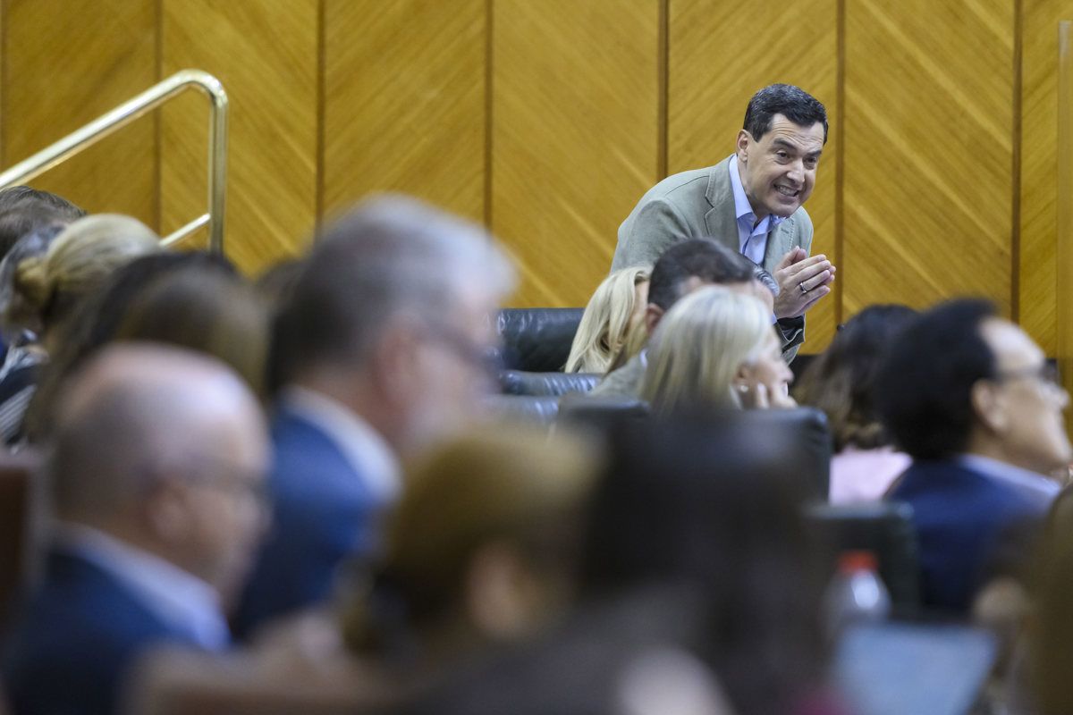Juanma Moreno, en la sesión del Parlamento de este jueves.