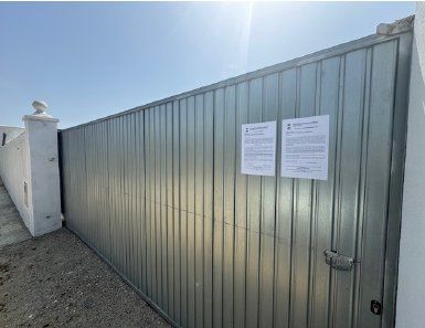 Parcela precintada en Chiclana.