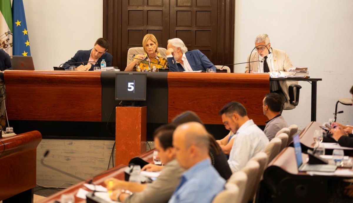 Un momento del pleno de julio en el Ayuntamiento de Jerez, donde se ha aprobado la nueva tasa de basura.
