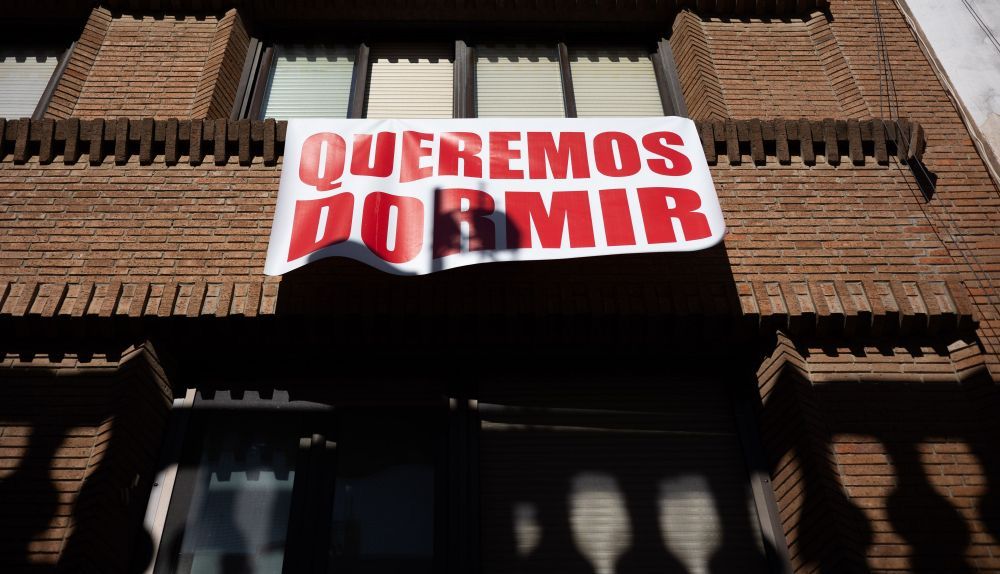 Un cartel colocado por vecinos del centro de Jerez, muy molestos por los ruidos del ocio nocturno, en una imagen de archivo. 