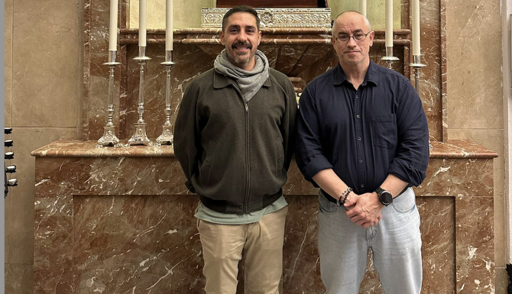 Bruno Díaz, en la izquierda, junto al hermano mayor de la Coronación. 