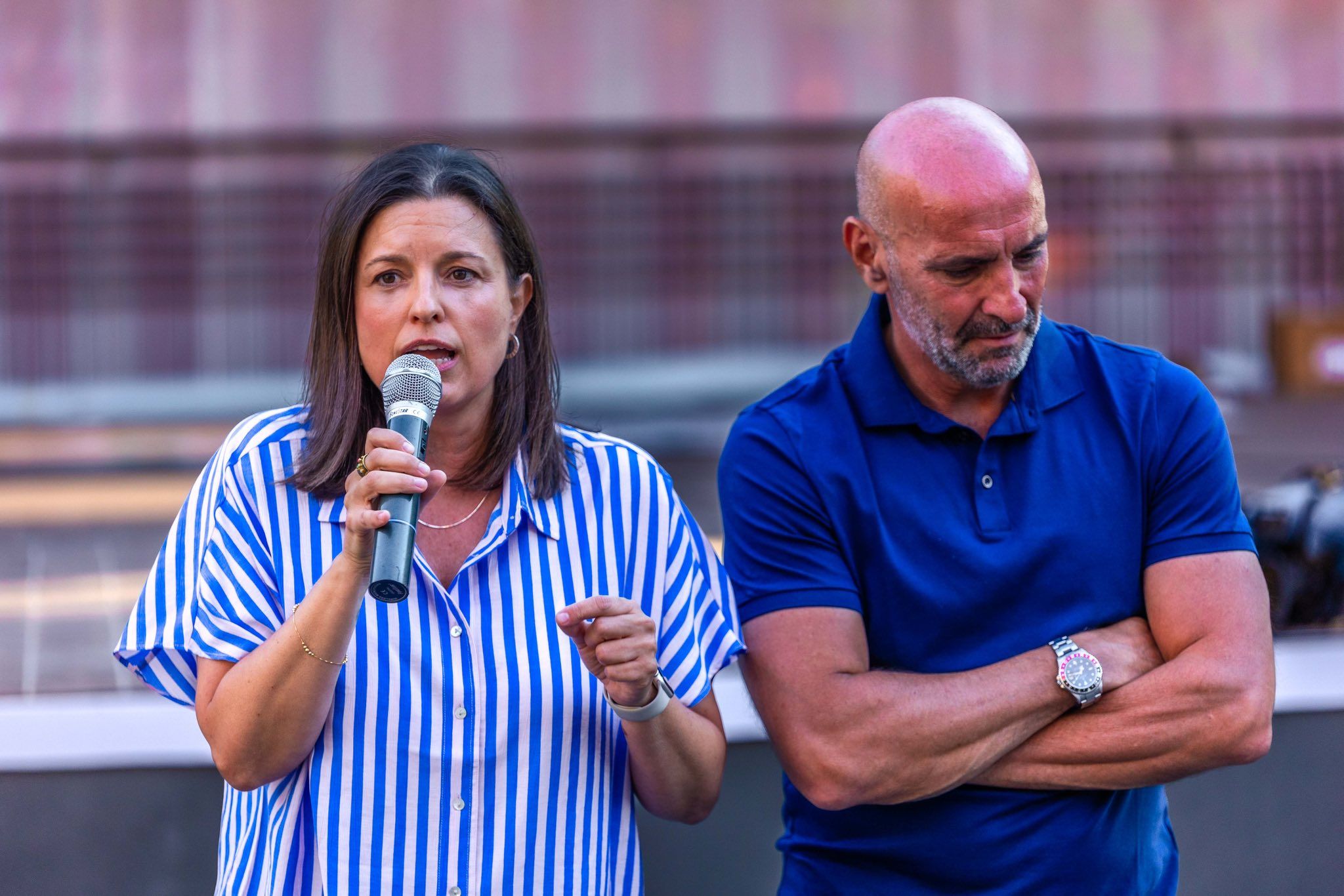 Patricia Cavada y Monchi en el encuentro con la afición. Patricia Cavada y Monchi en el encuentro con la afición.