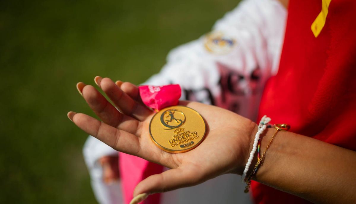 NOEMI BEJARANO FUTBOLISTA ROTA 4