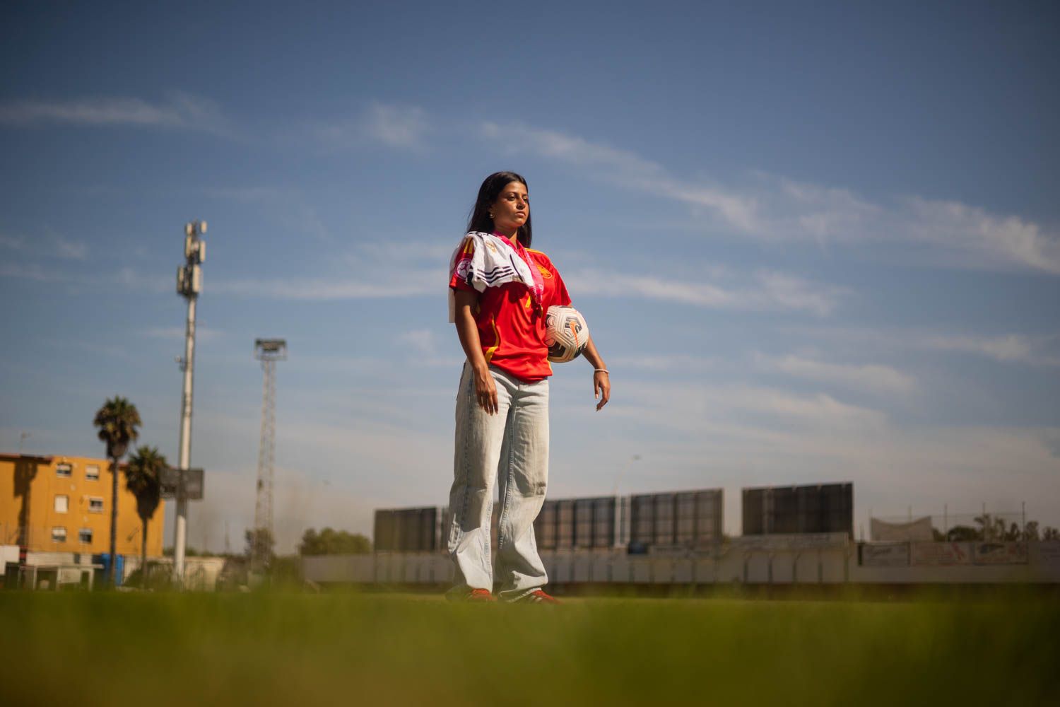Noe Bejarano, posando en el campo de la Roteña.