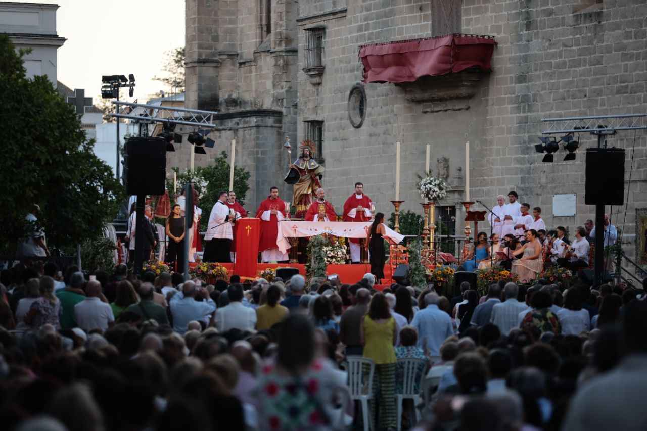 Multitudinaria misa flamenca en Santiago.