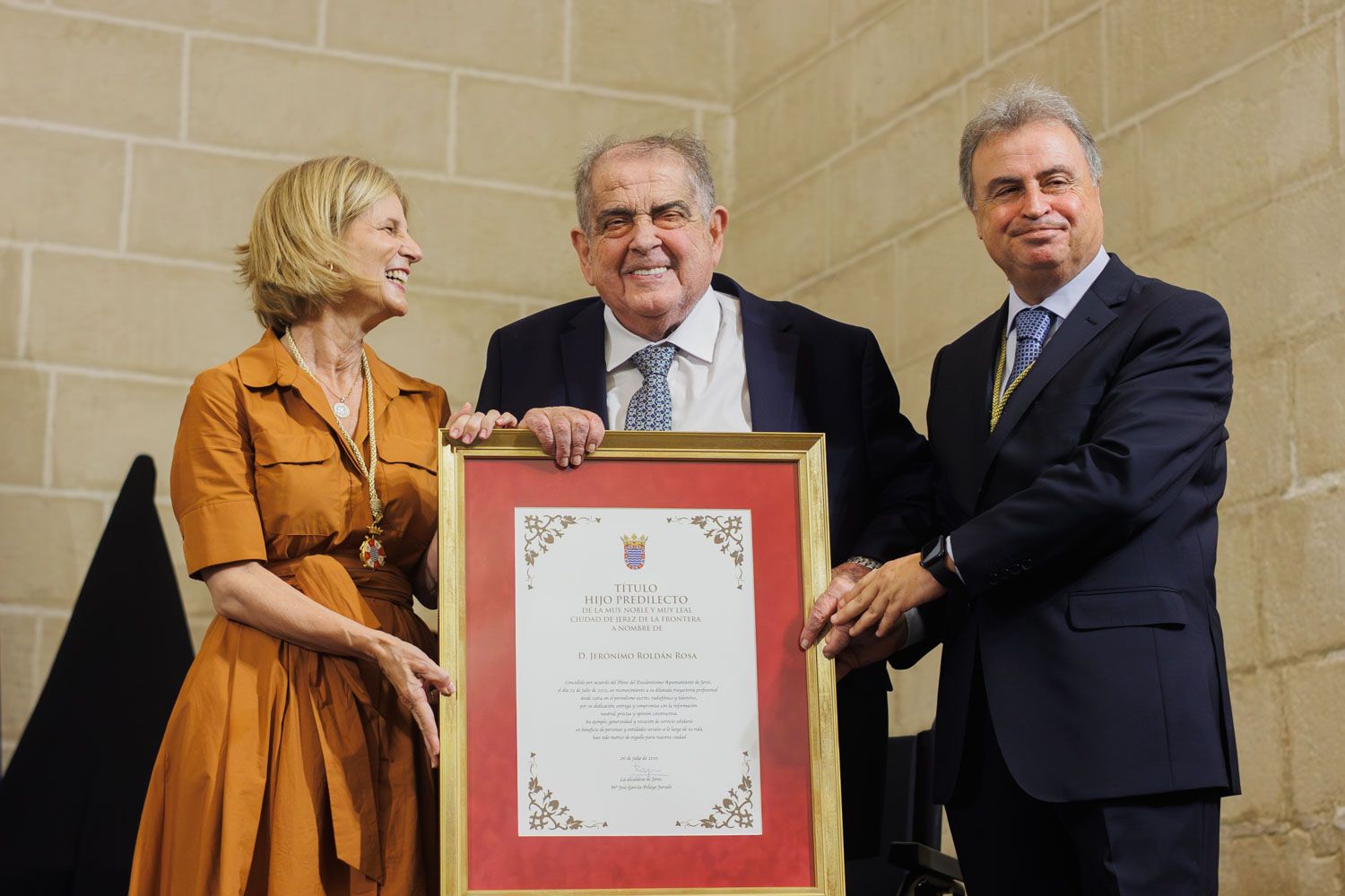 Jerónimo Roldán en el acto de hijo predilecto.