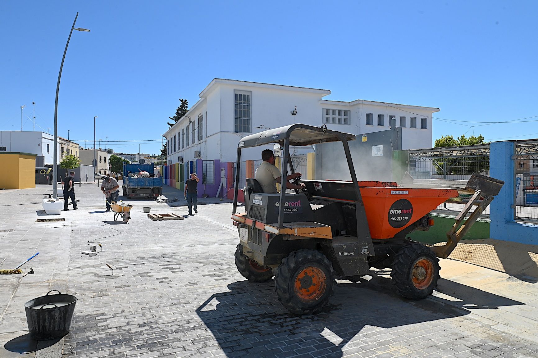 Arreglos del pavimento en la barriada Federico Mayo en Jerez.