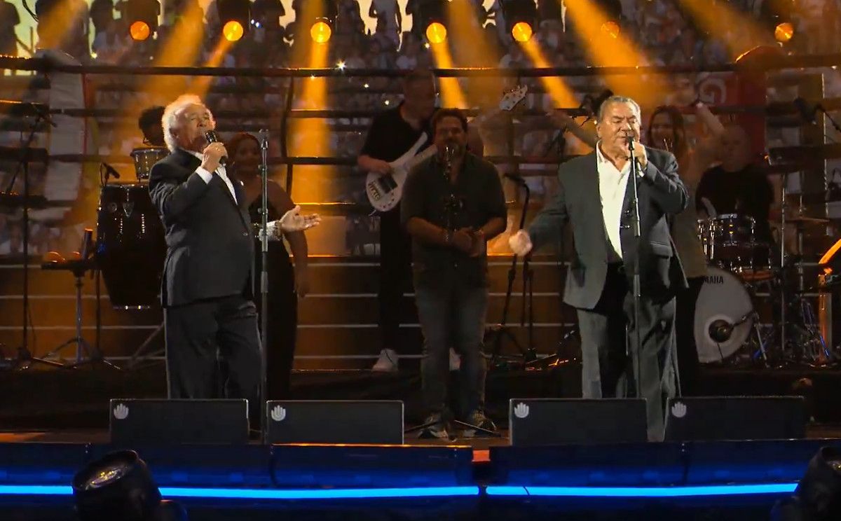 Los del Río, durante su actuación en La Velada del Año V, en el estadio de La Cartuja de Sevilla.