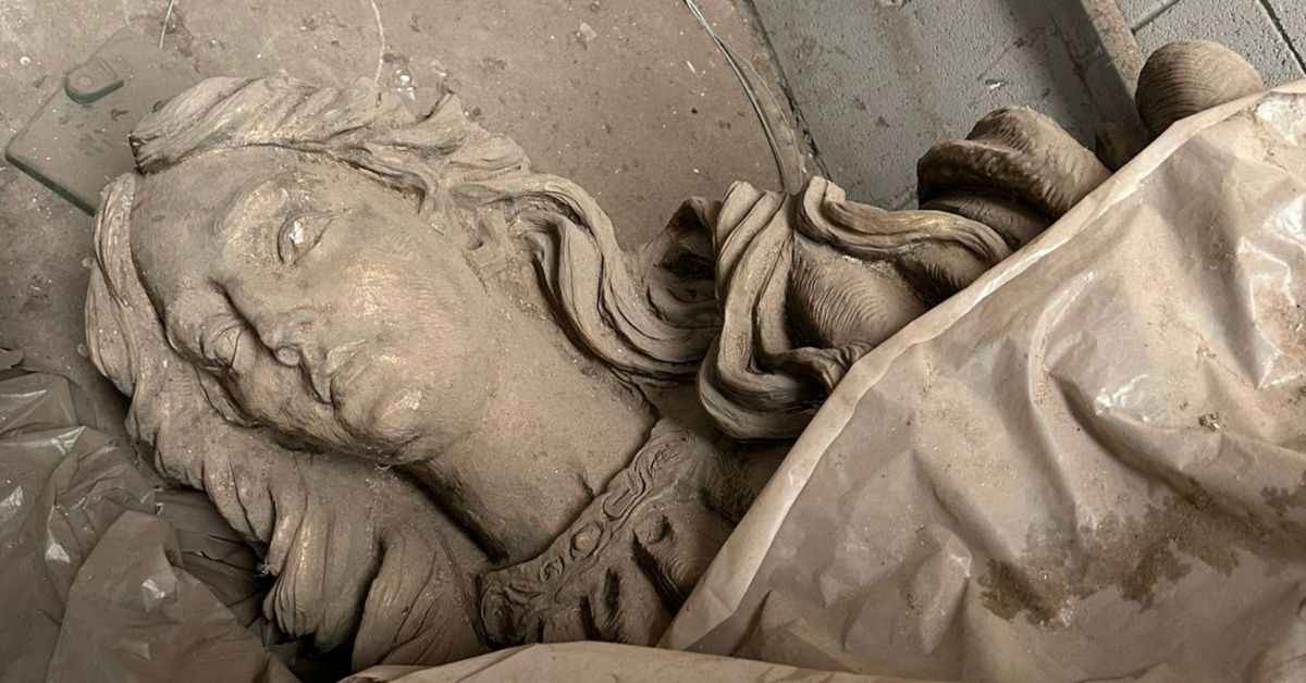 La Virgen de la Inmaculada, arrumbada durante años en un almacén municipal.