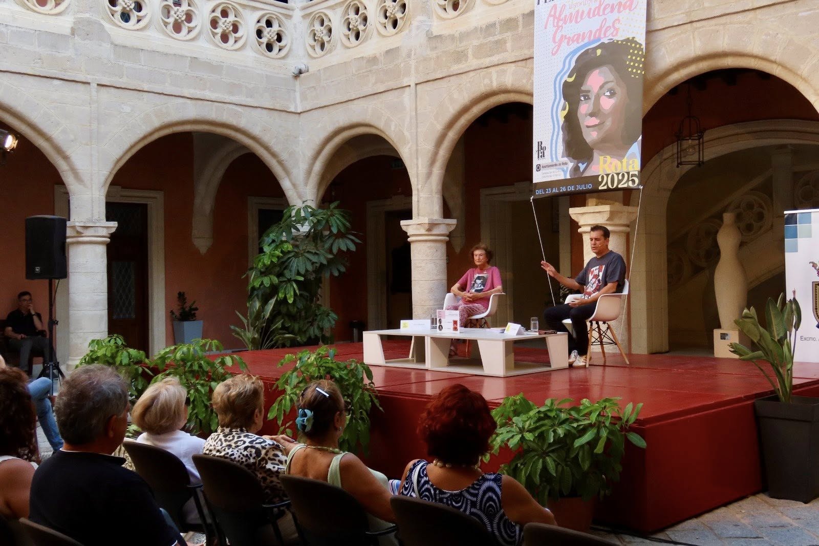 Presentación de 'La reina de corazones' de Wayne Jamison en la Feria del Libro de Rota.