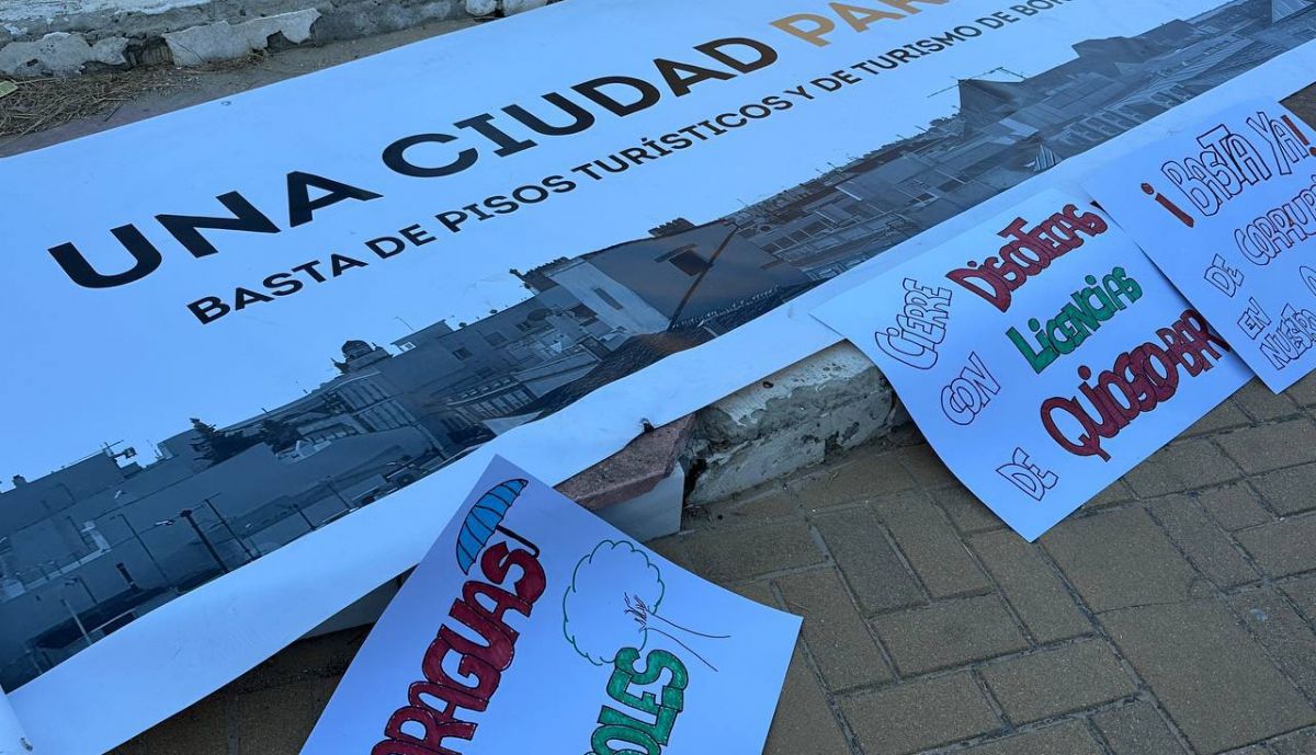 Carteles llevados a la concentración.