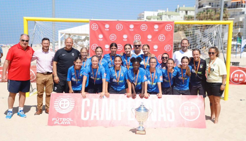 Las jugadoras del CD Gualdacín, de categoría infantil, que se han proclamado campeonas de España.