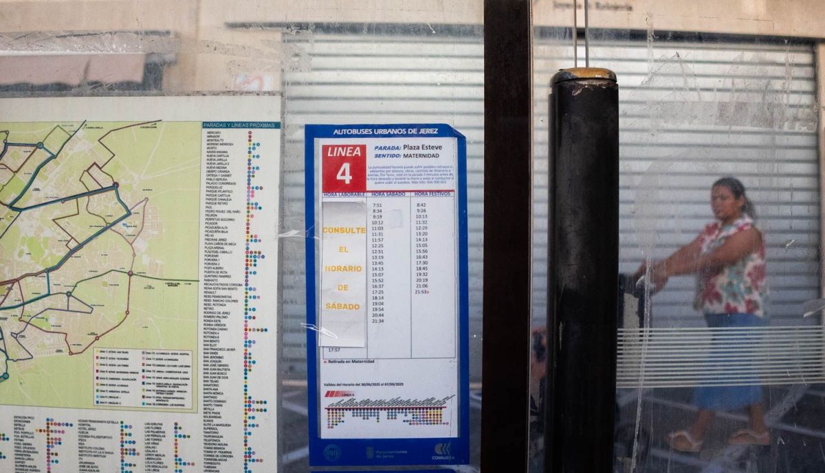 Una parada de autobús urbano de Jerez.