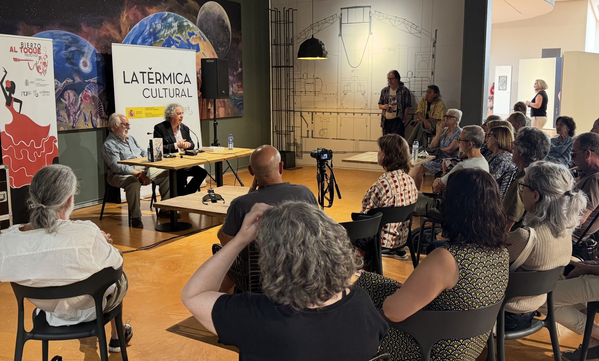 José Manuel Gamboa y Paco Manzano   Libro Pepe Habichuela   Bierzo al Toque 2025