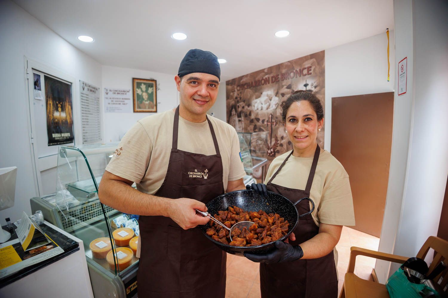 El Chicharrón de Bronce cumple un año y dos meses en el barrio de Santiago de Jerez.