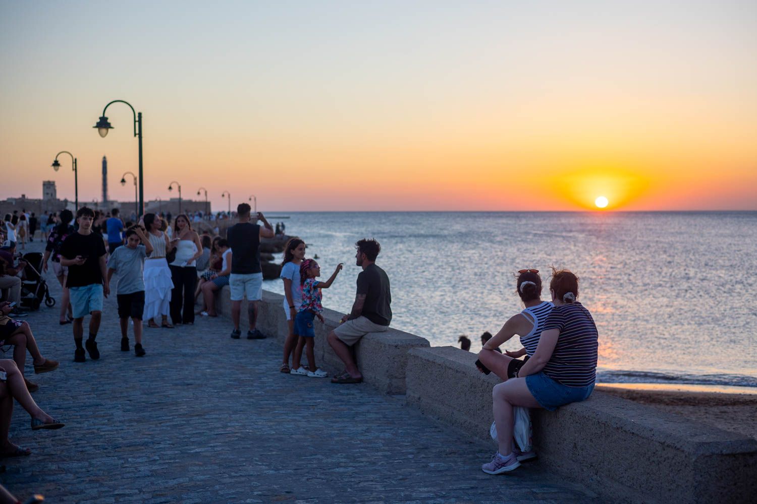 Una puesta de sol en Cádiz. Una puesta de sol en Cádiz.