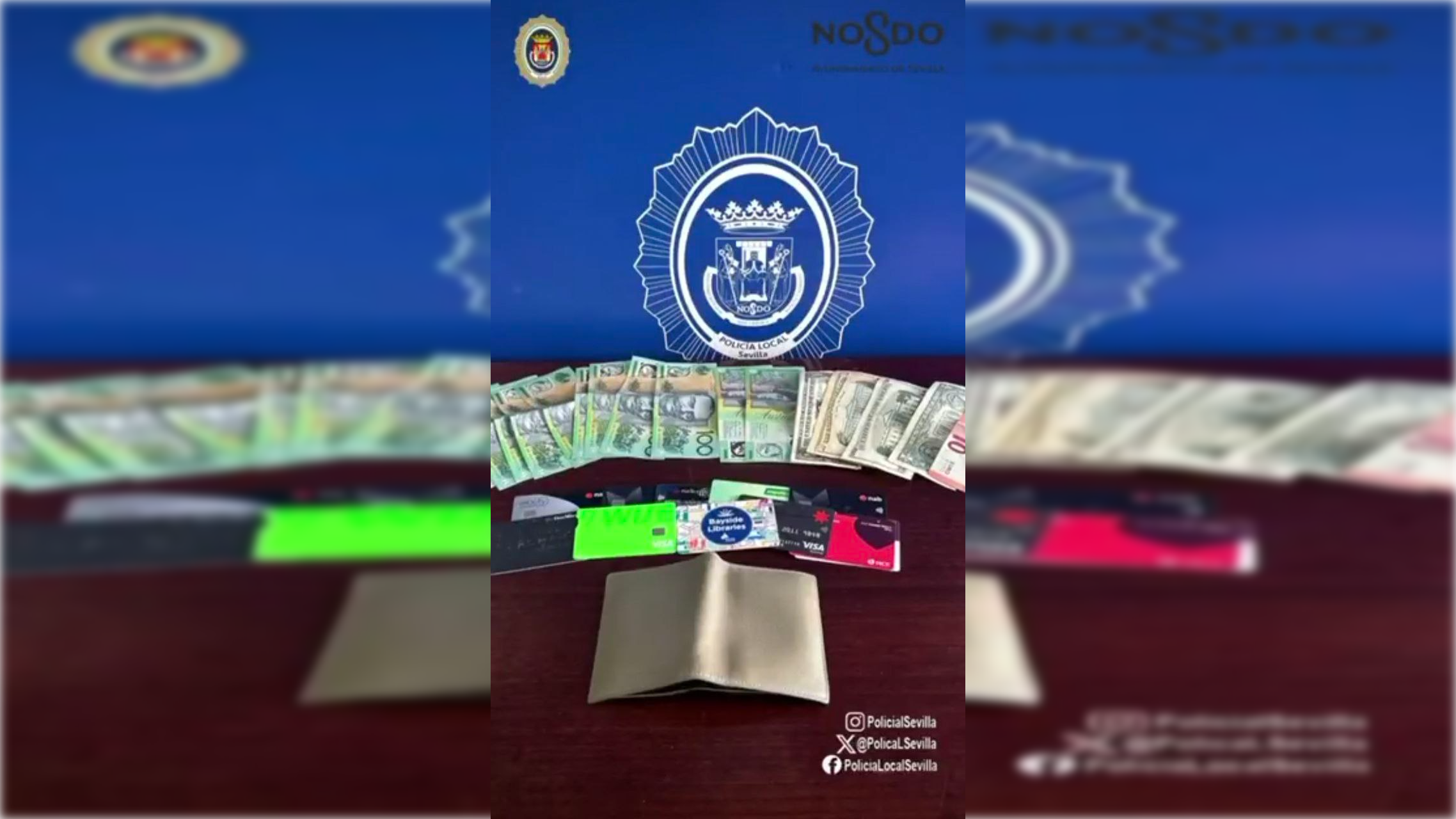 La cartera recuperada por la Policía.