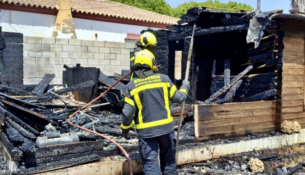 La actuación de enfriamiento una vez sofocadas las llamas.