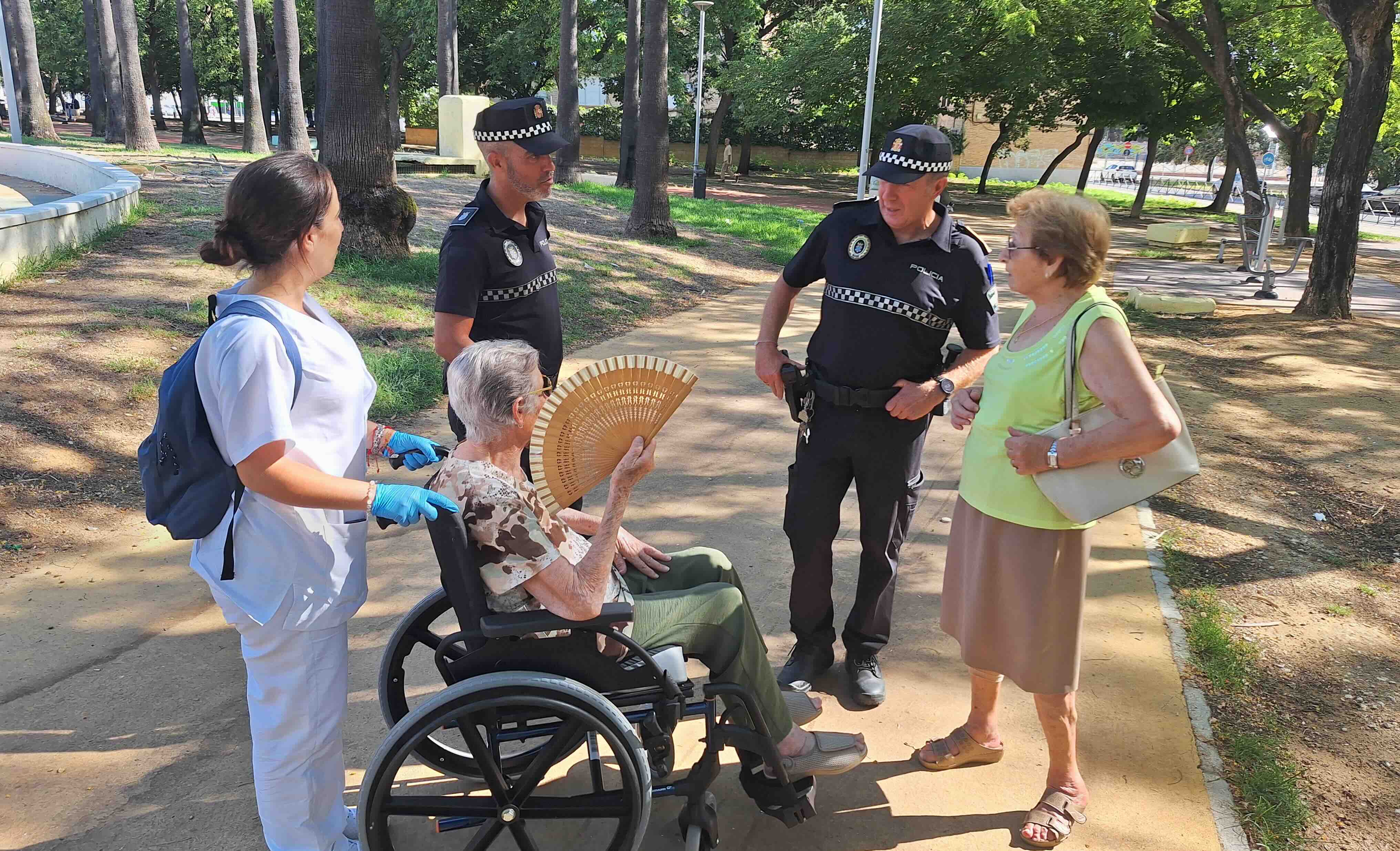 La Policía Local ha intensificado la vigilancia, control y atención al ciudadano en el parque de La Plata, en Jerez.