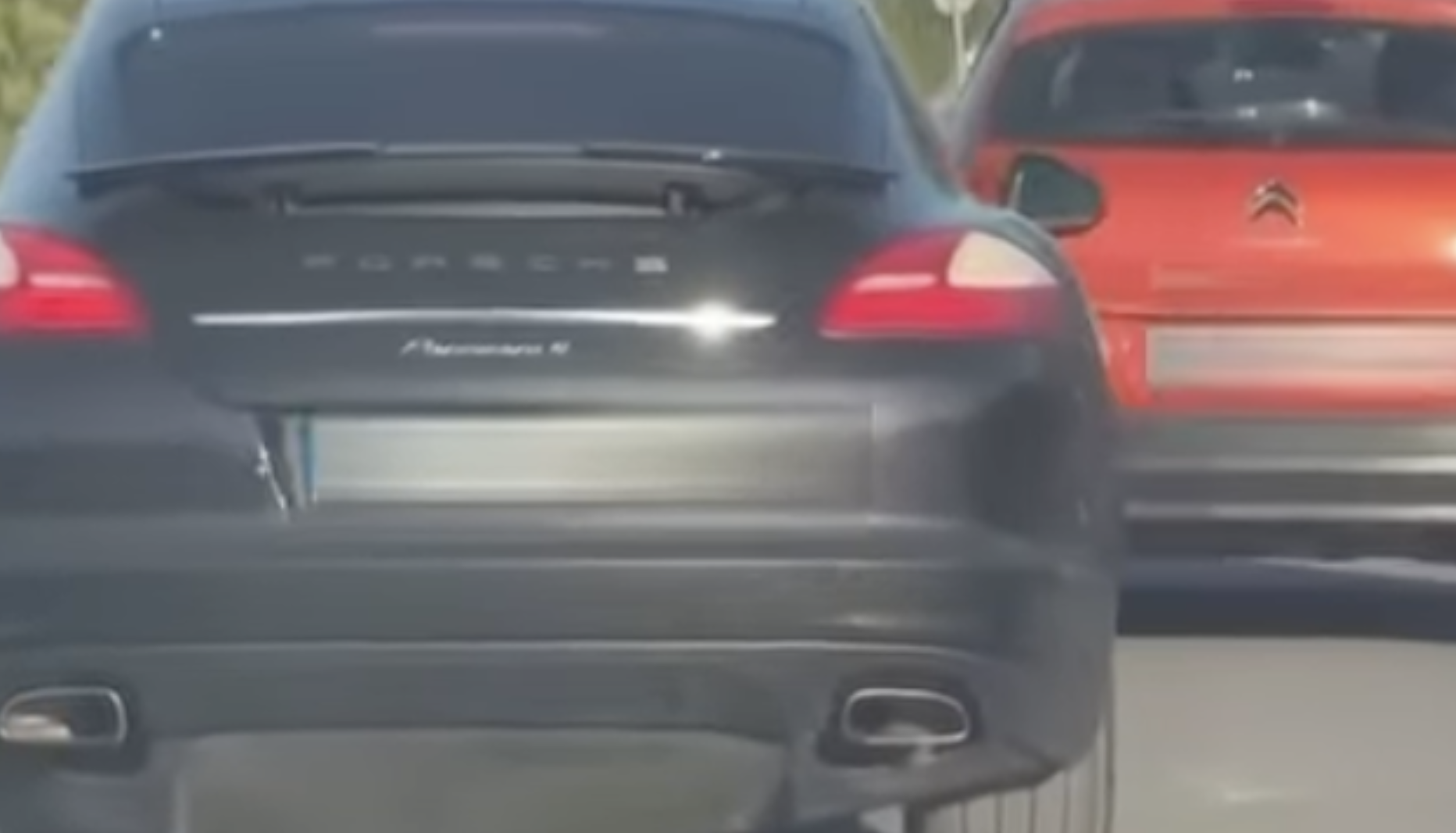 Maniobra peligrosa en la carretera a la altura de Tarifa.