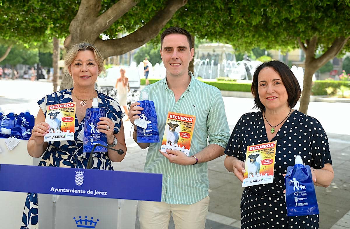 Jaime Espinar, Nela García y Ana Pérez, en la presentación de la campaña.