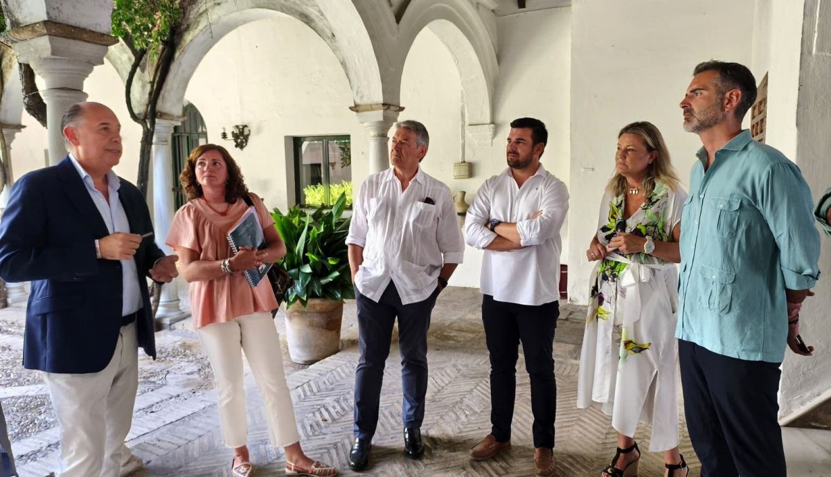 Un momento de la visita a la bodega.