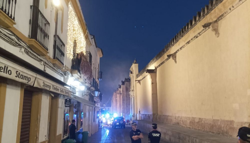 Policía y bomberos, en la zona.