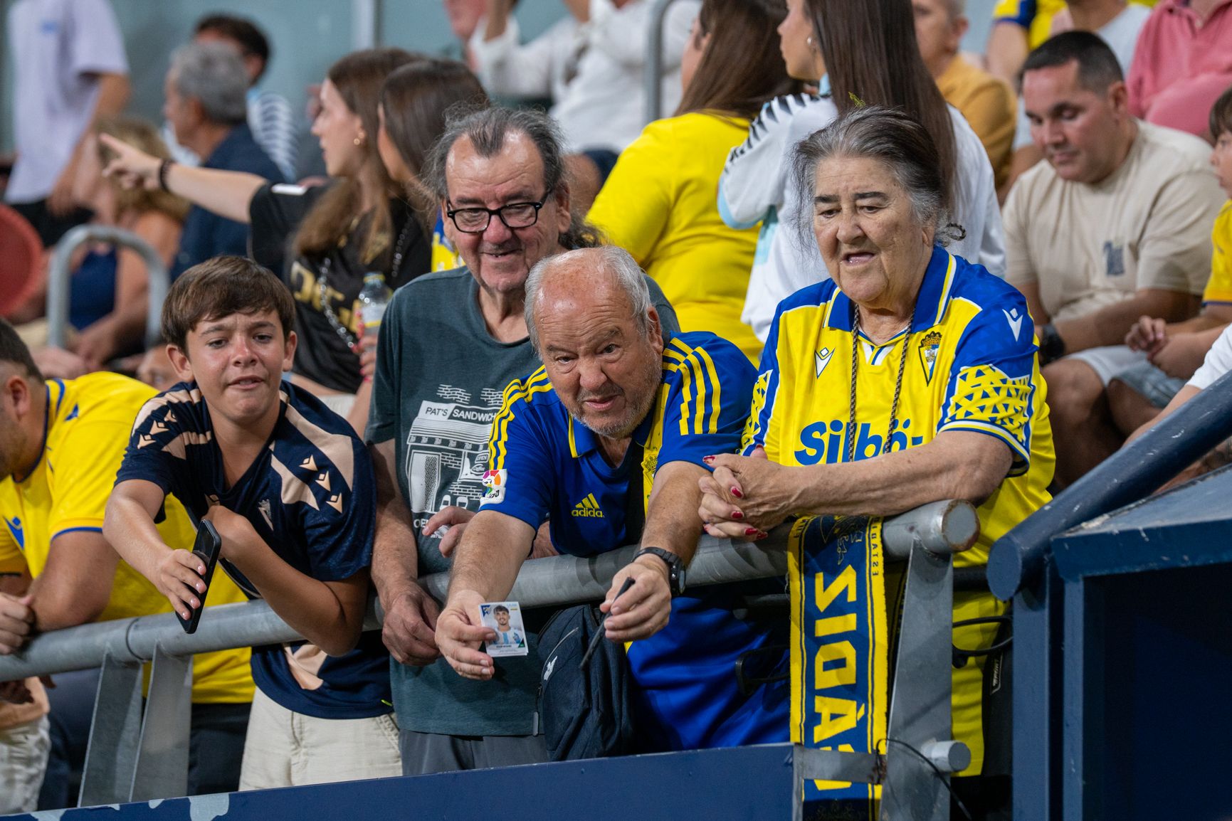Aficionados en las gradas del Nuevo Mirandilla