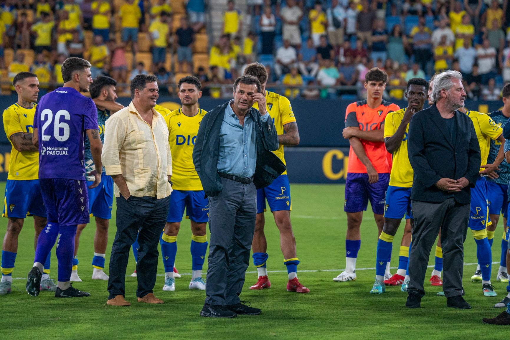 Momentos antes de levantar el Trofeo Carranza.