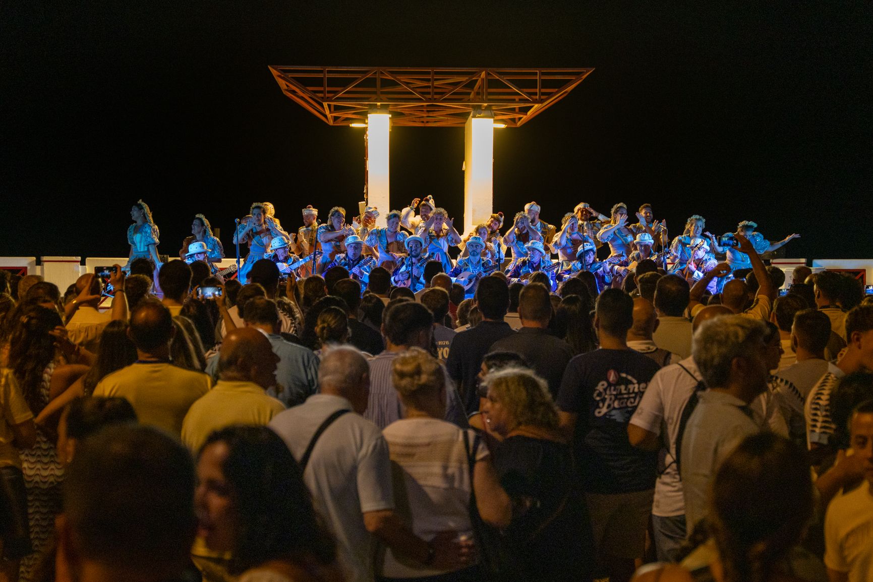 Carnaval en el Paseo Marítimo en la noche del Trofeo Carranza.