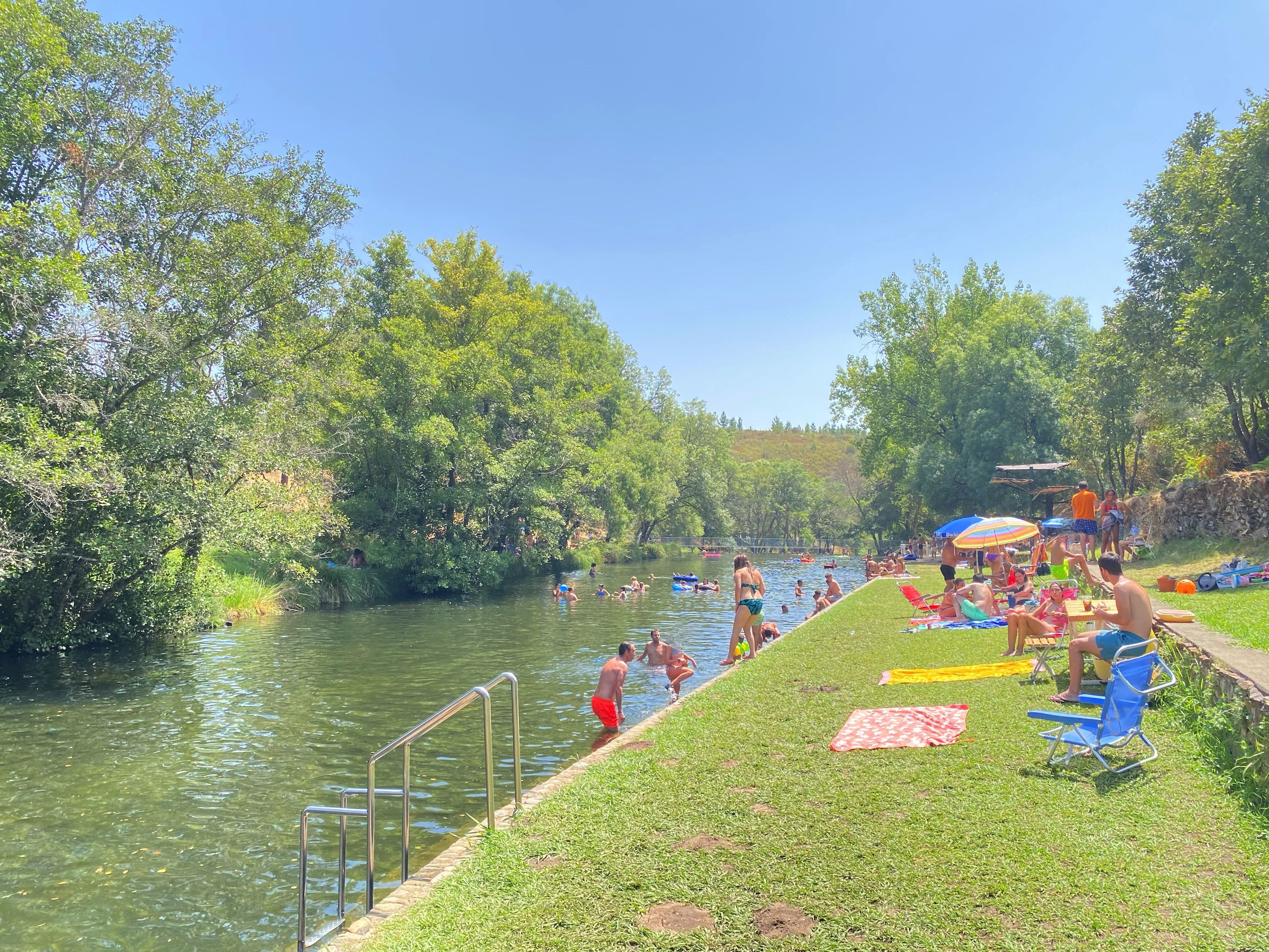 El baño en Arrago, inspirado en Seurat.