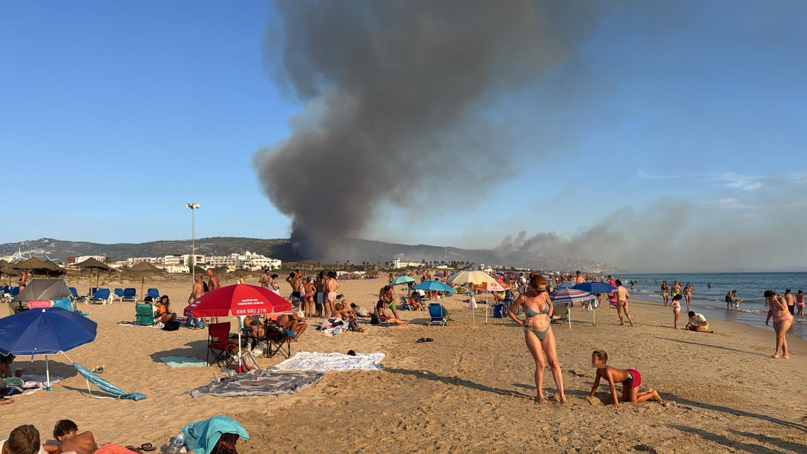 La playa de Zahara de los Atunes, donde han llegado personas desalojadas de Atlanterra.