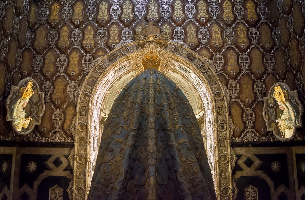 La Macarena, en su camarín. La Macarena, en su camarín.