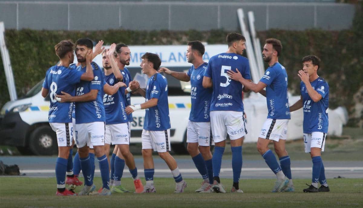 Un momento del partido ante el Sevilla Atlético, en Chapín, este martes.
