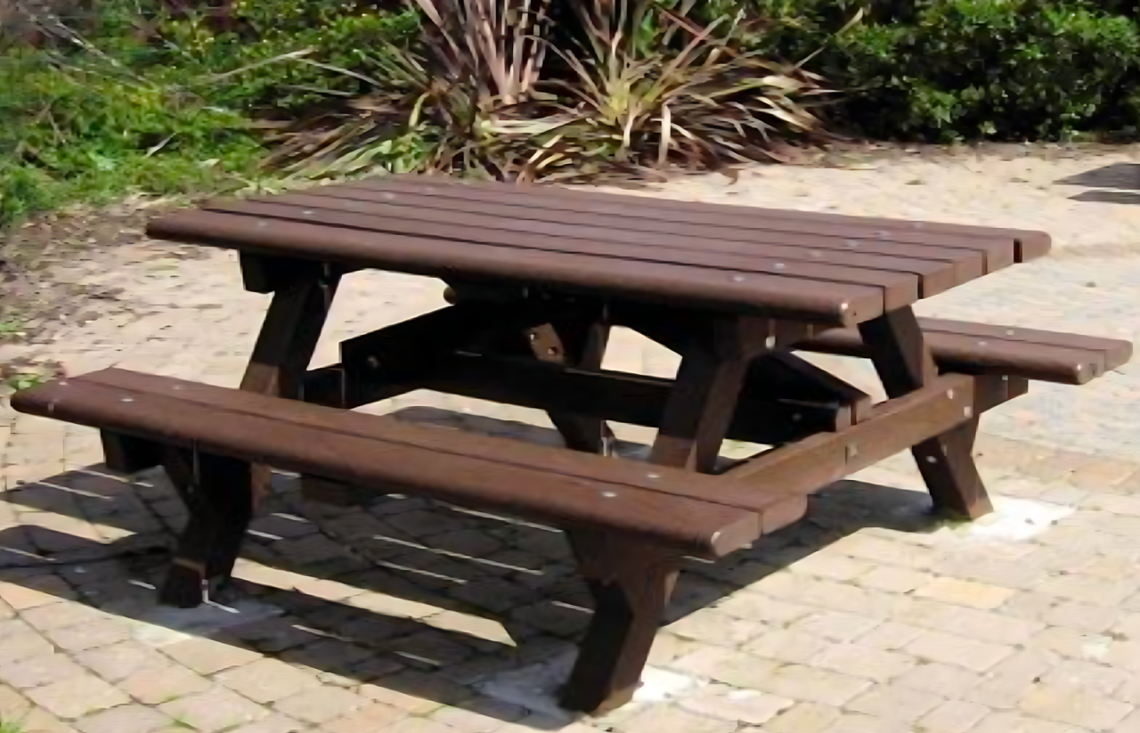 El parque dispondrá de mesas de picnic hechas con materiales reciclado.