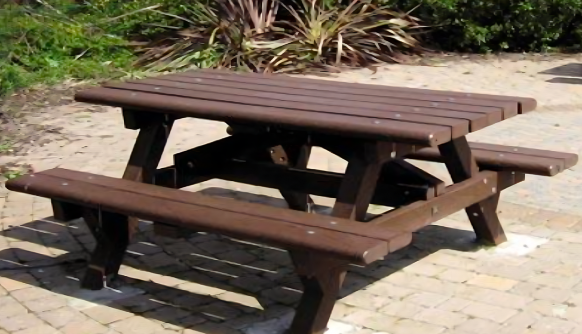 El parque dispondrá de mesas de picnic hechas con materiales reciclado.