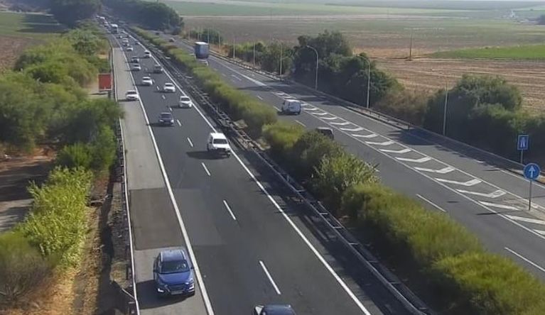 El tercer carril provisional de la AP 4 habilitado por la DGT. El tercer carril provisional de la AP 4 habilitado por la DGT.