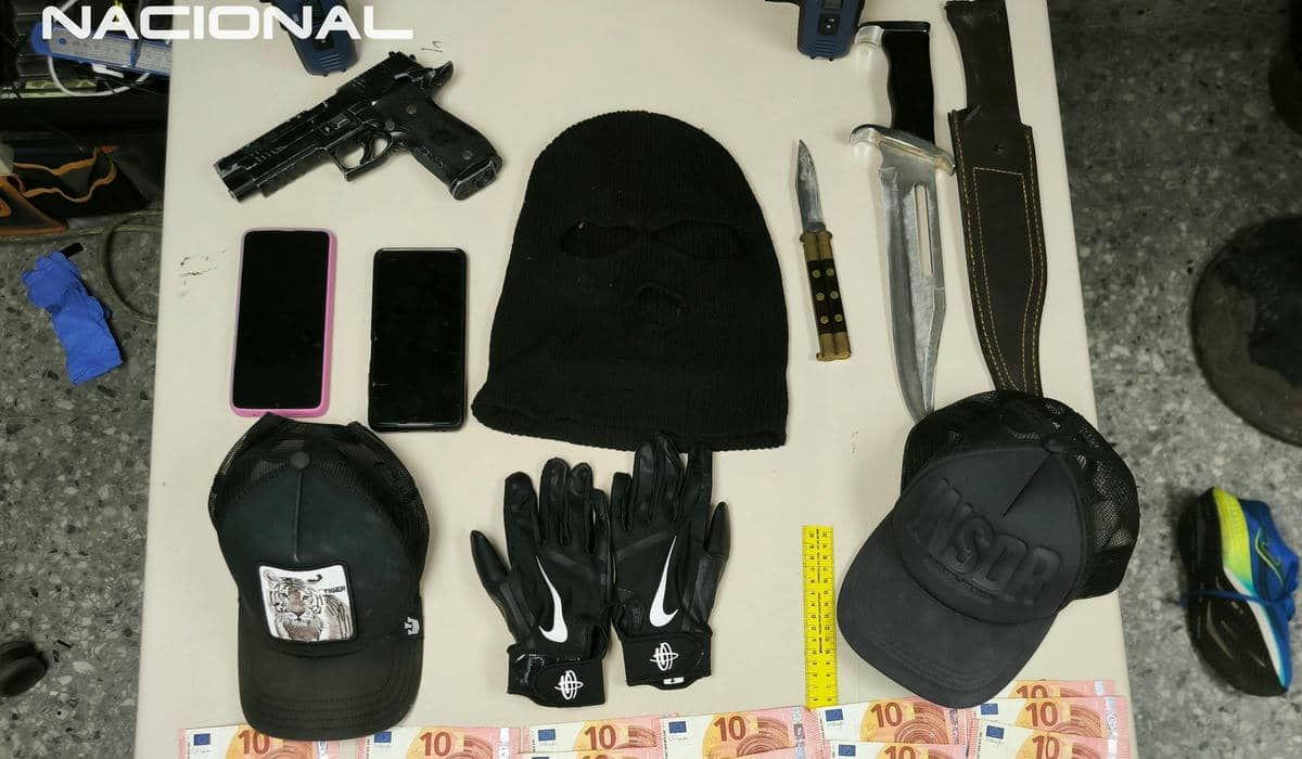 Material intervenido al grupo organizado.