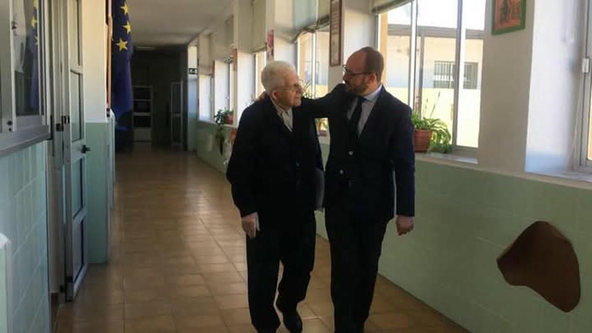 El alcalde de El Puerto, con el hermano Aniano.