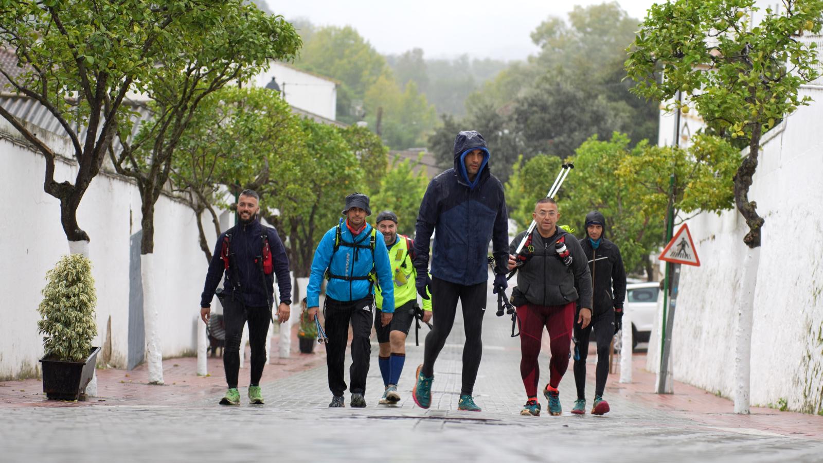 Abel Mansilla con las personas que se unen en sus retos.