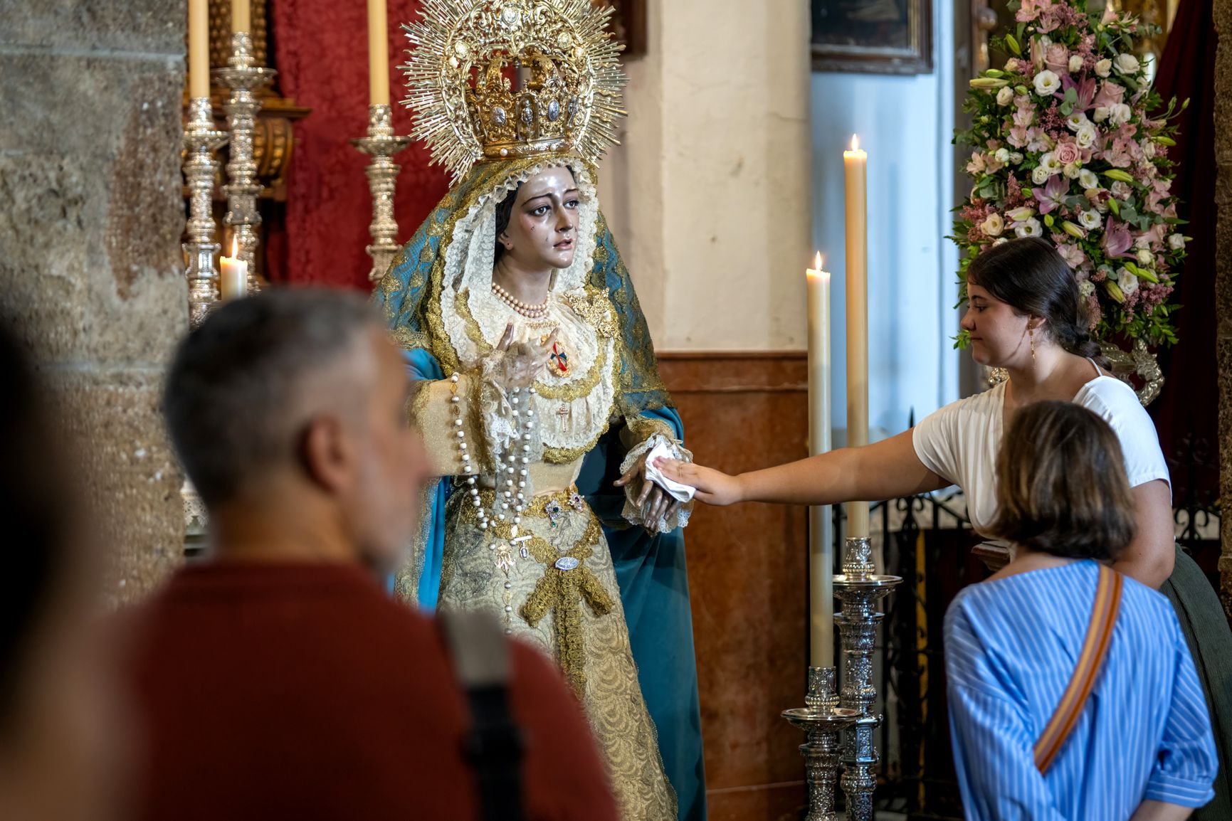 Emotivo besamanos de la Virgen de la Trinidad.