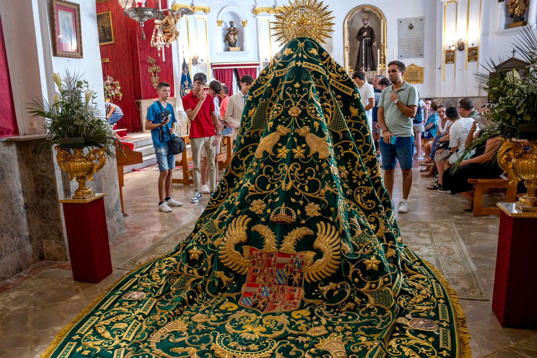 Las Penas con el manto de Granada de la Esperanza.  