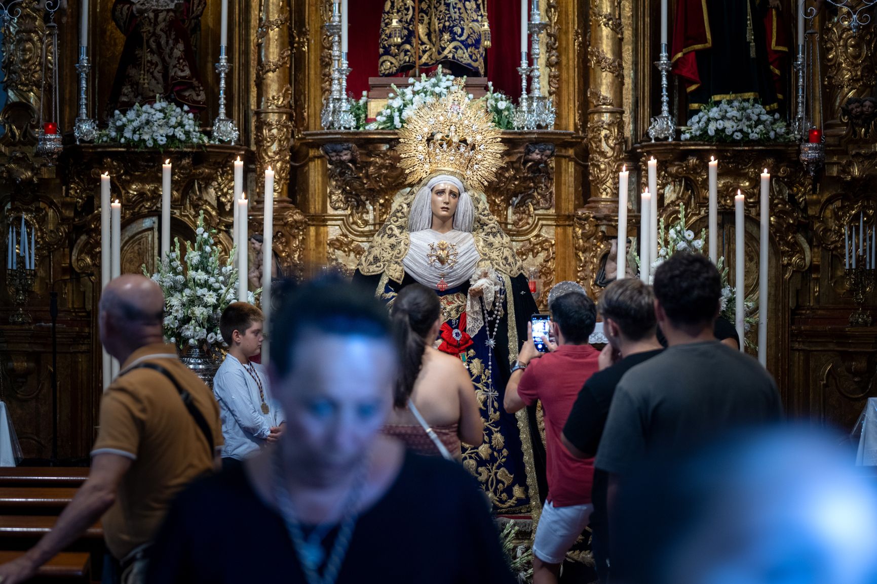 Besamanos en la Iglesia de Santa María.