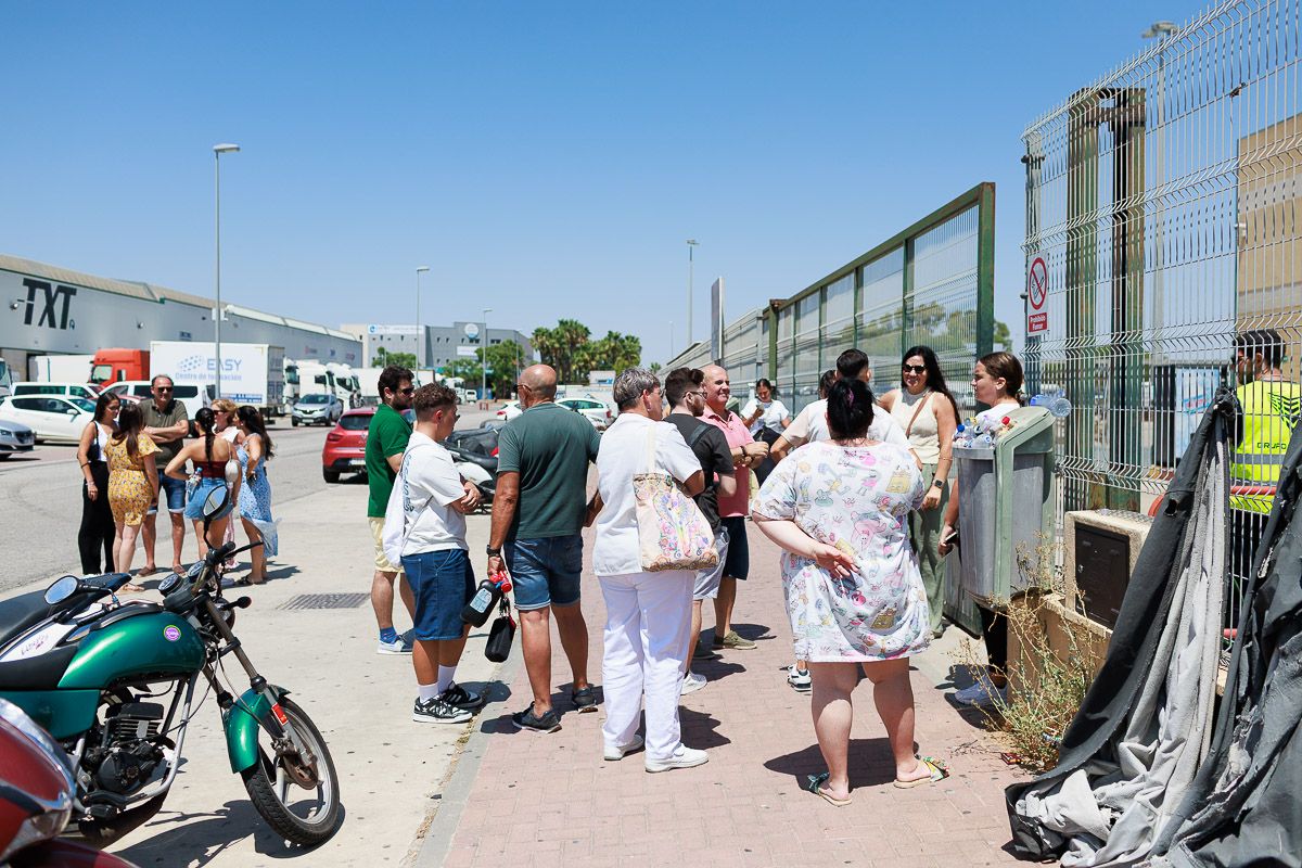 Colas para hacer el examen de conducir en la Ciudad del Motor de Jerez en agosto de 2024.
