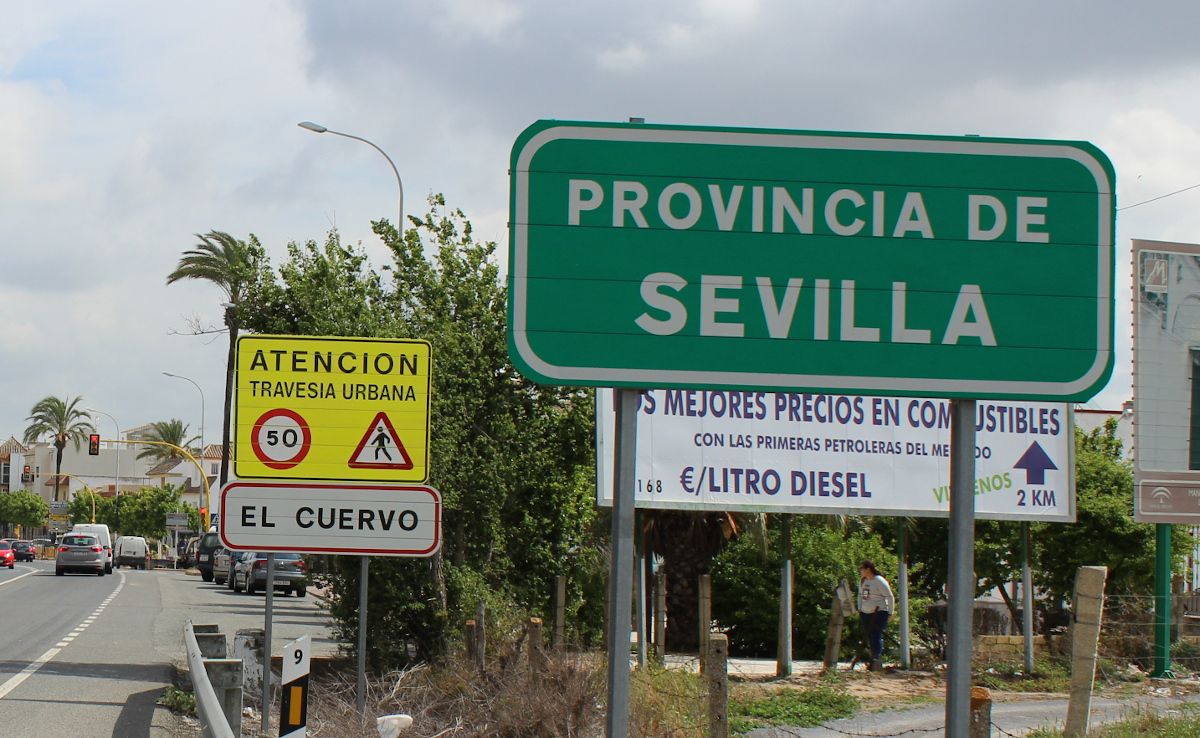 Señales de la provincia de Sevilla en El Cuervo.