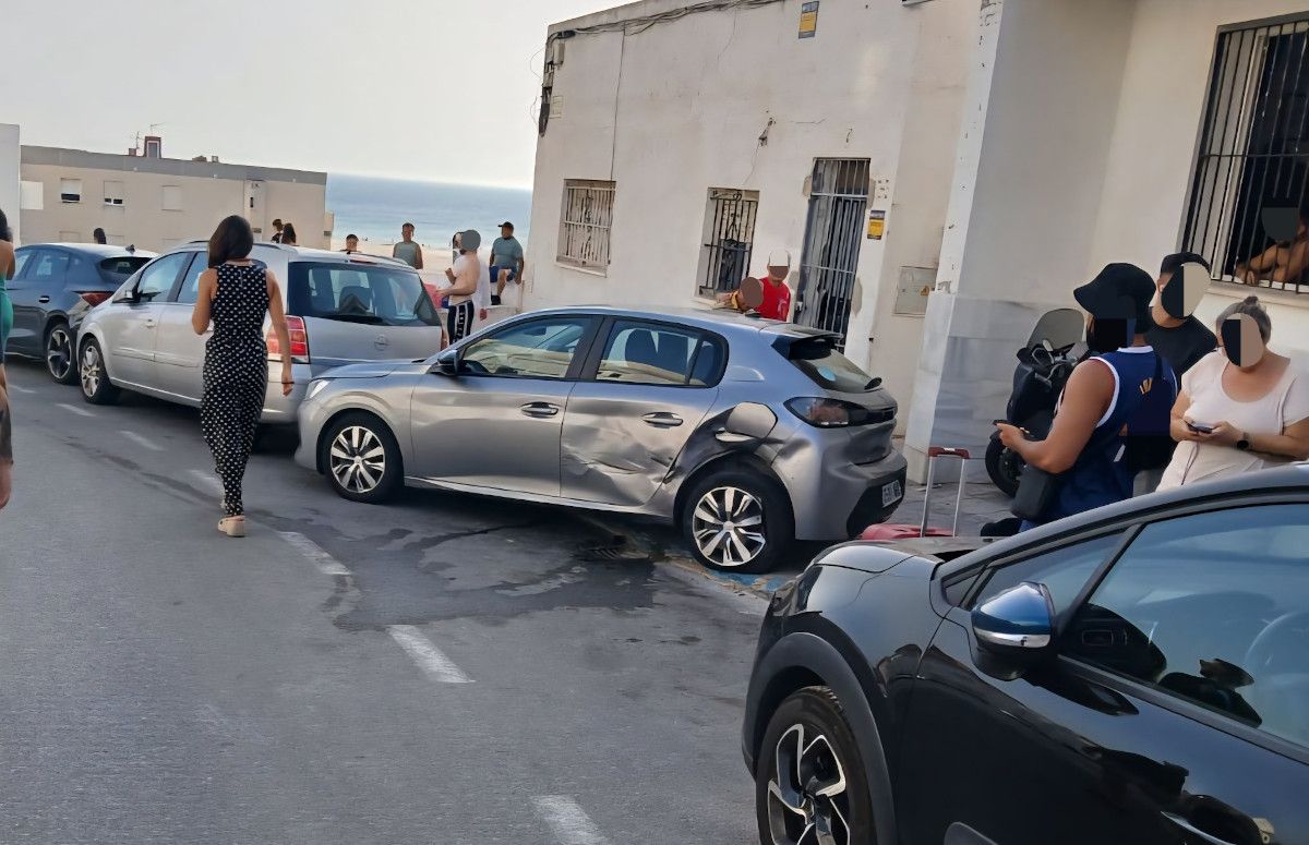 Detenido un conductor ebrio que se dio a la fuga tras provocar un accidente en Tarifa.