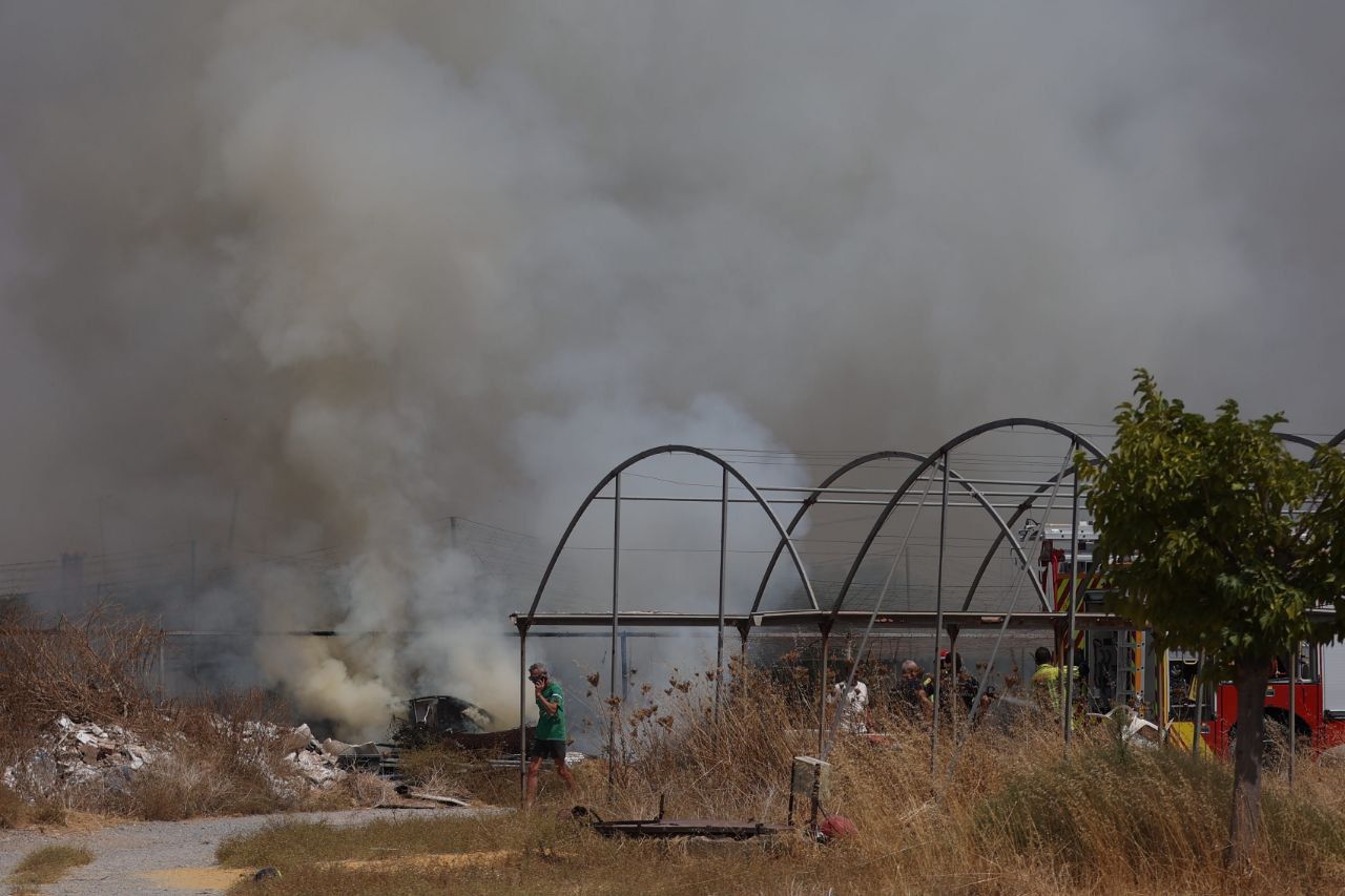Gran humareda en la finca de El Cuervo.