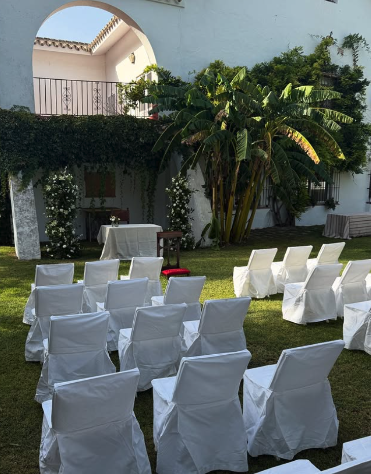 Altar de la comunión de Tristán, hijo de Eugenia Osborne.